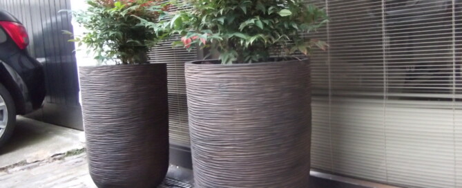 Contemporary dark planters